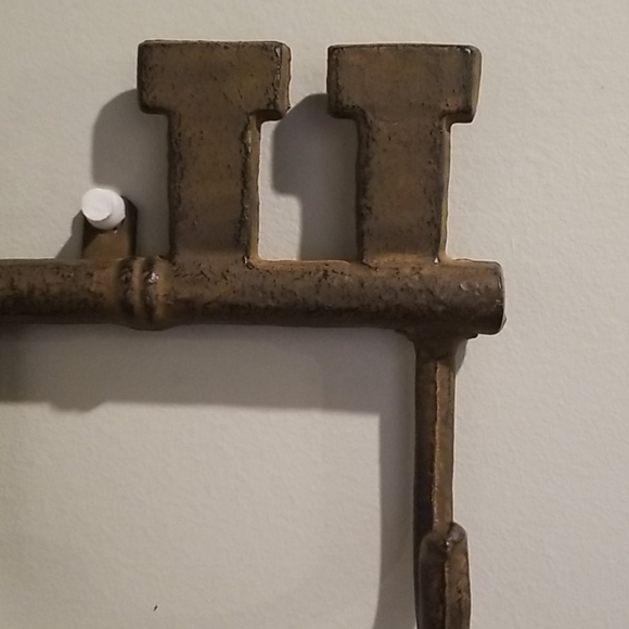 Price Drop!!!! Cast Iron Key Shaped Wall Hook - Picture 5 of 7
